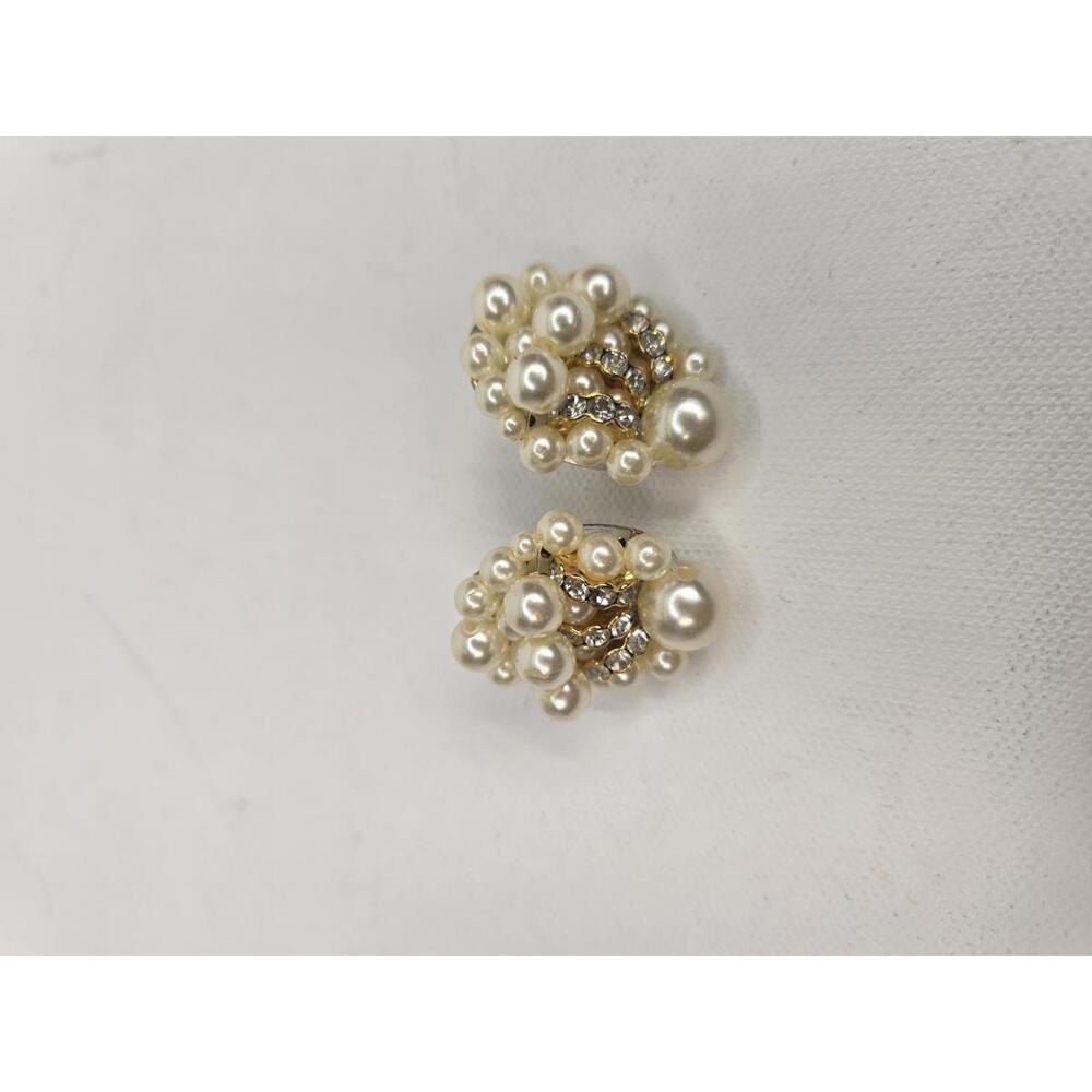 Vintage Glamorous‎ Pearl Cluster Clip Earrings